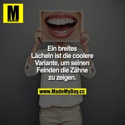Ein breites Lächeln ist die coolere Variante, um seinen Feinden die Zähne zu zeigen. 