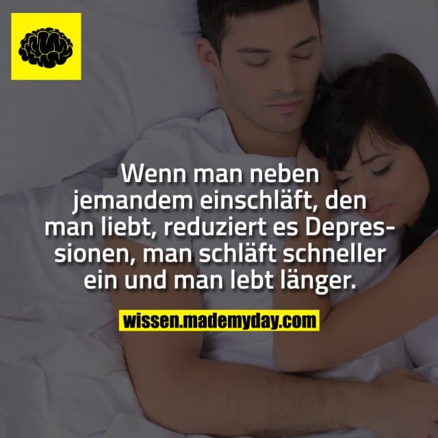 Wenn man neben jemandem einschläft, den man liebt, reduziert es Depressionen, man schläft schneller ein und man lebt lä…