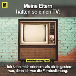 Meine Eltern hatten so einen TV:
... ich kann mich erinnern als ob es gestern war denn ich war die Fernbedienung.