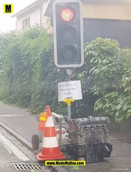 Bitte Motor bei Rot abstellen! Danke.