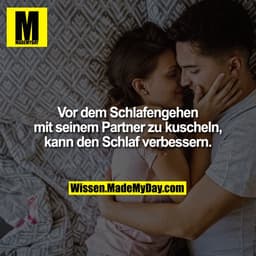 Vor dem Schlafengehen mit seinem Partner zu kuscheln, kann den Schlaf verbessern.