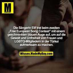 Die Sängerin Elif trat beim zweiten „Free European Song Contest“ mit einem geschminkten blauen Auge auf, um auf die Gewa